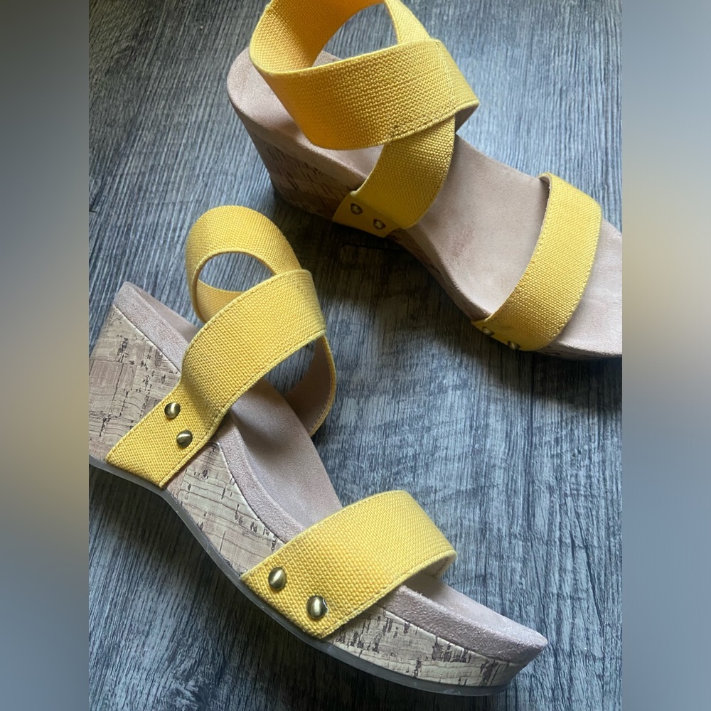 Life Stride Del Mar Wedges - Yellow